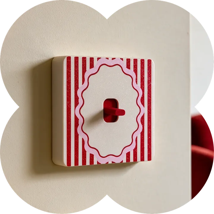 Cover with red stripes and a scalloped border